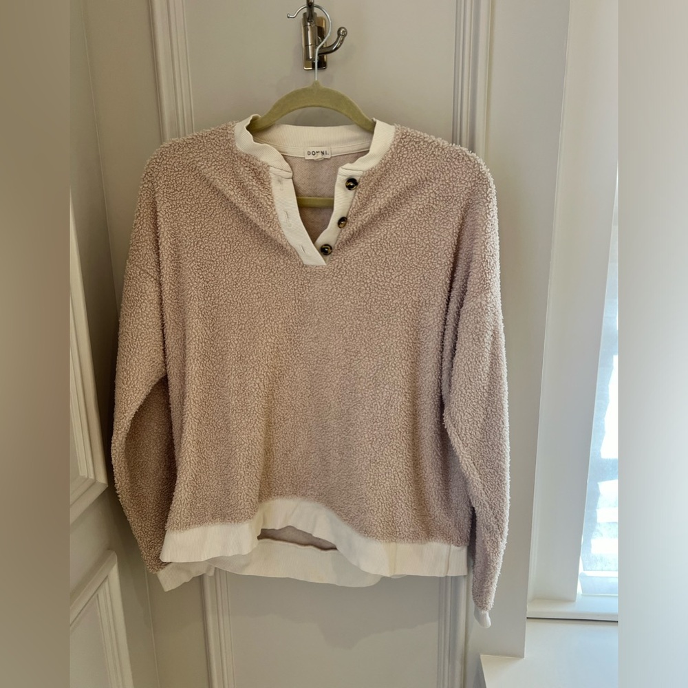 DONNI. Cream and White V-Neck Sweater Soft Knit
